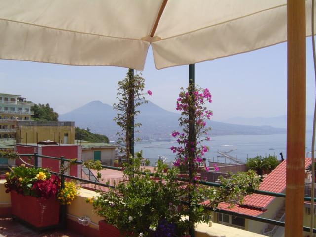Una Terrazza Sul Golfo Napoli Exterior foto